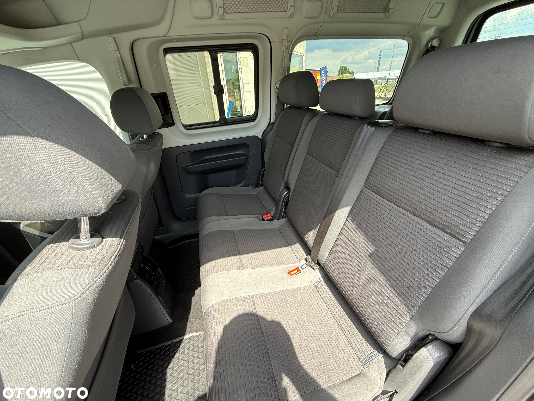 Volkswagen Caddy 1.2 (7-Si.) Edition 30 - 10