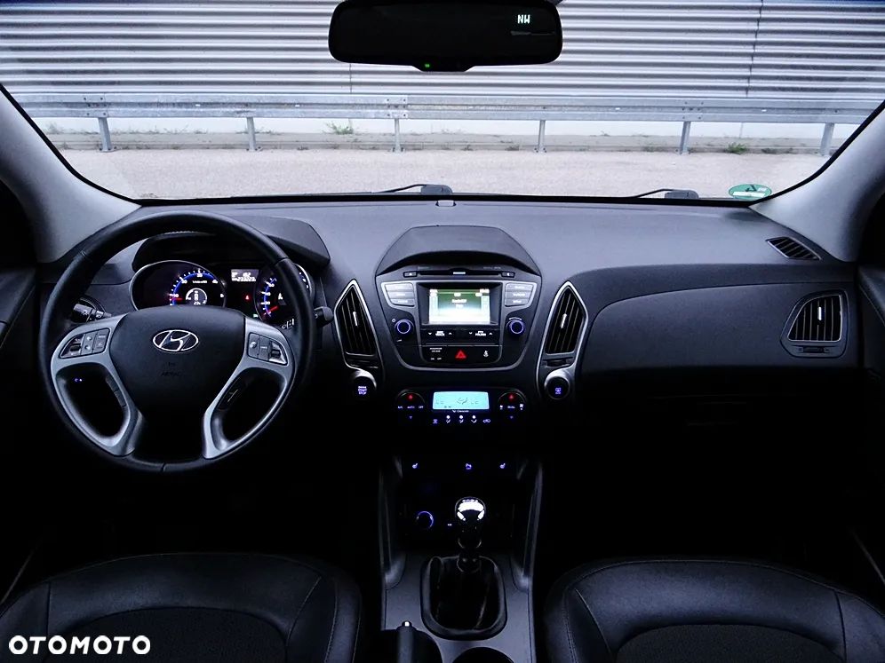Hyundai ix35 1.7 CRDi 2WD blue Finale Gold - 25