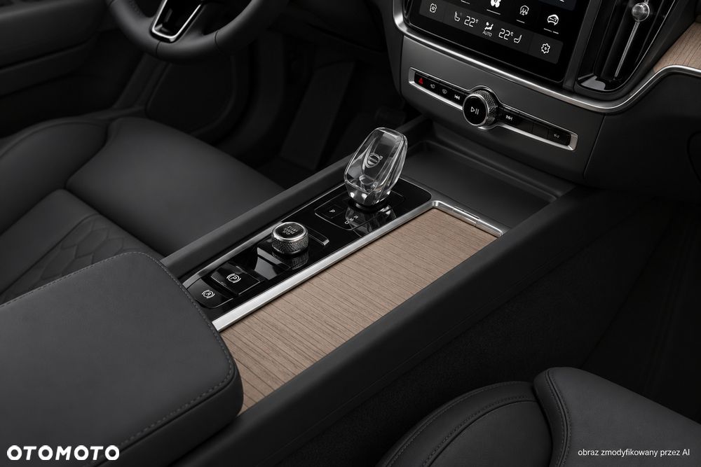 Volvo XC 60 B5 B AWD Ultra Dark - 19