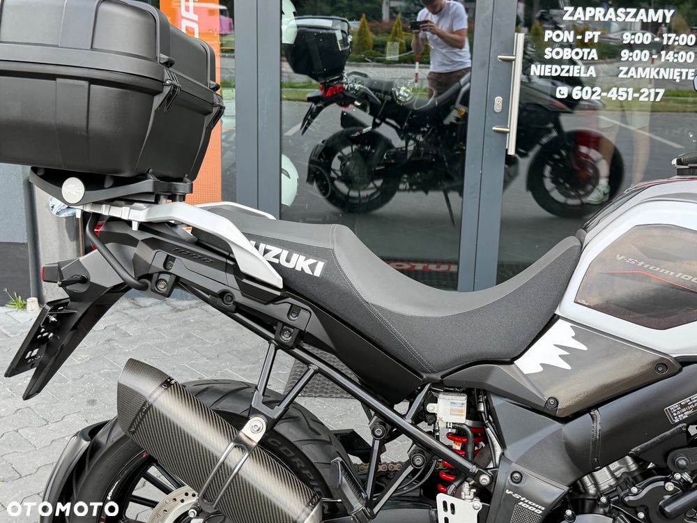 Suzuki V-STROM - 10