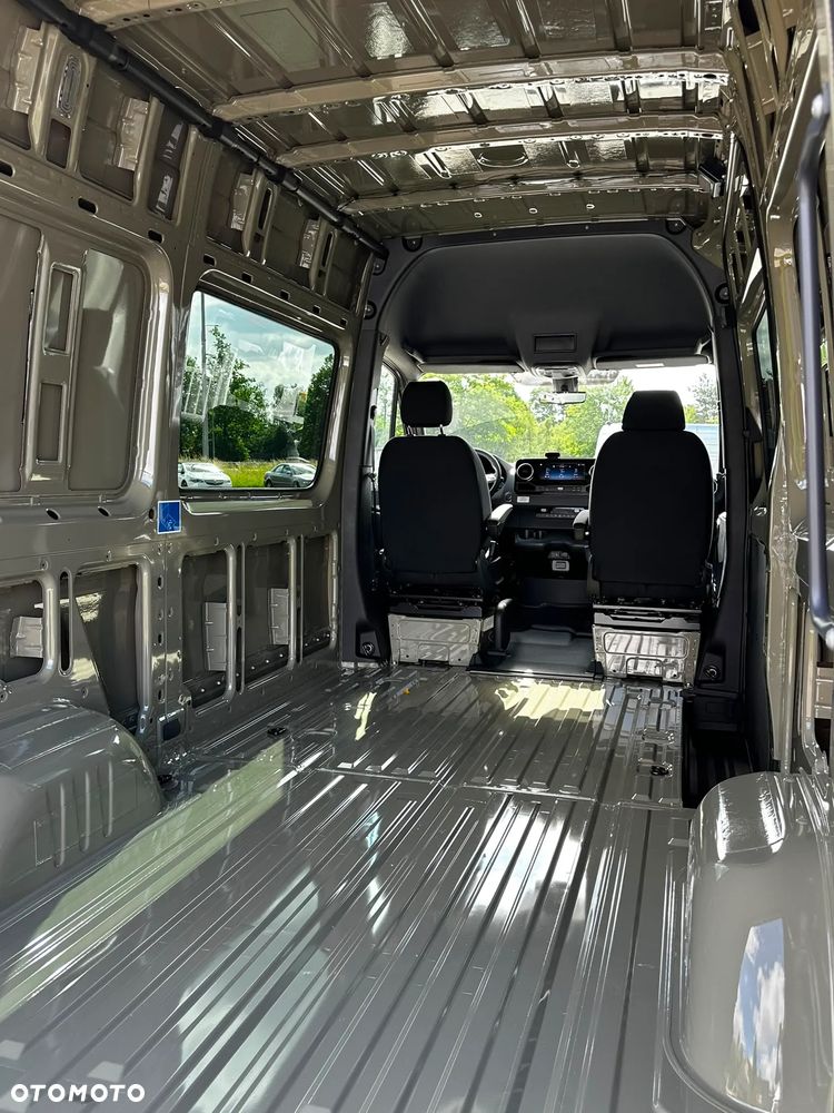Mercedes-Benz Sprinter - 15