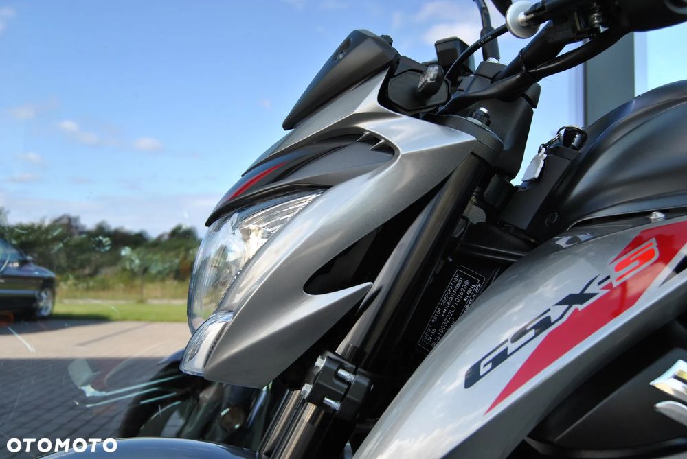 Suzuki GSX - 37