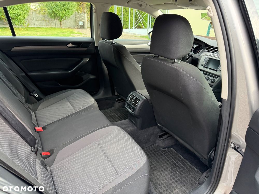 Volkswagen Passat 1.6 TDI BMT Trendline - 11