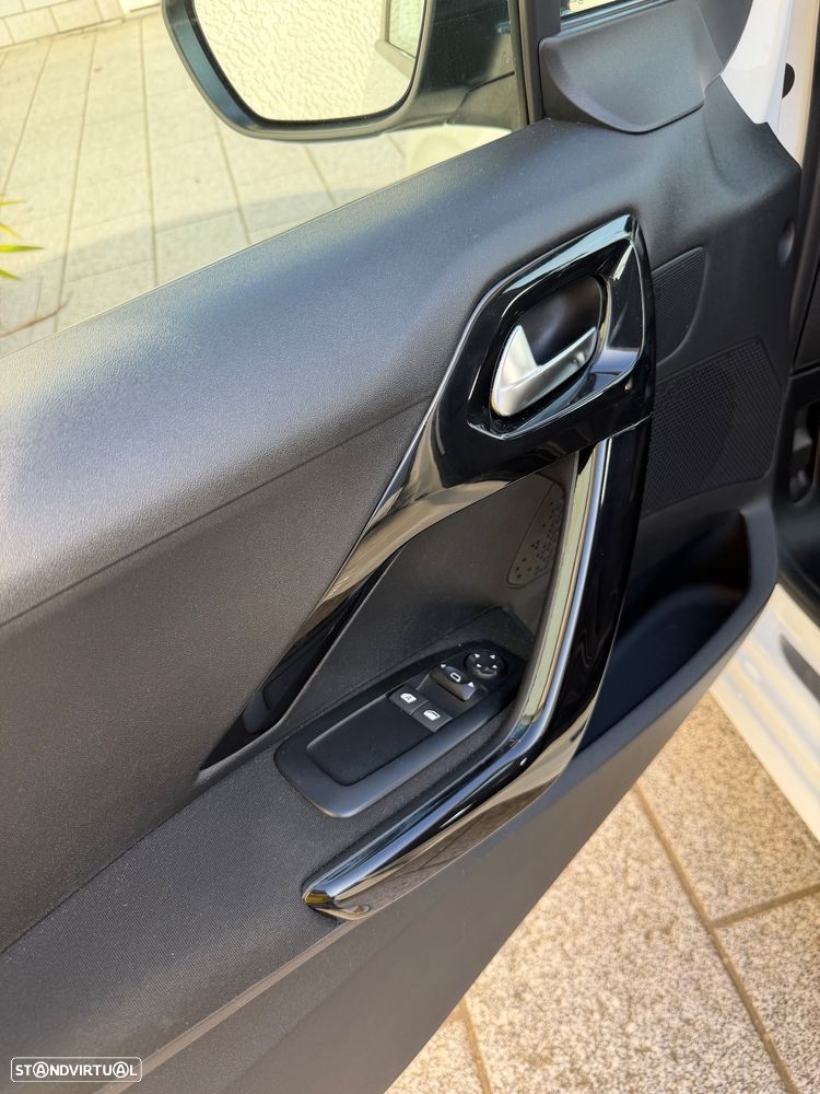 Peugeot 208 1.2 PureTech Style - 19