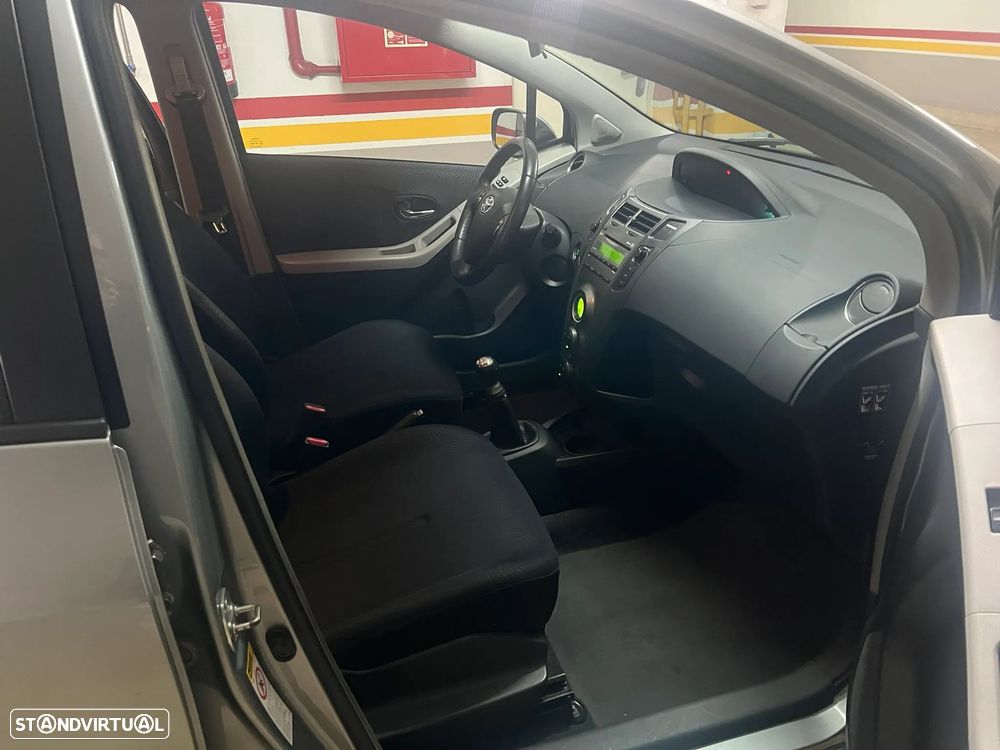 Toyota Yaris 1.0 VVT-i Sol VSC - 11