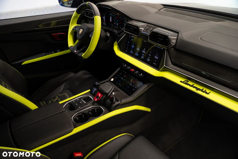 Lamborghini Urus - 12