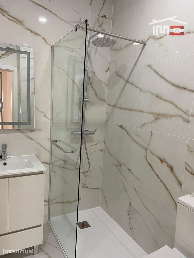 Apartamento T2 Totalmente Renovado, Coz. Equipada, Elevador, Zona C... - Grande imagem: 5/18