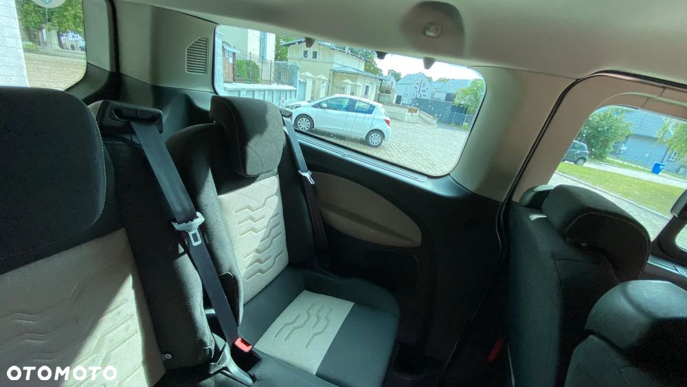 Ford Tourneo Custom - 26