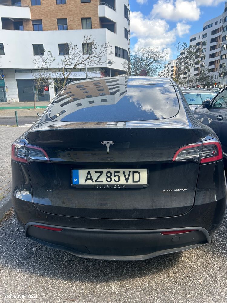 Tesla Model Y Standard RWD - 1