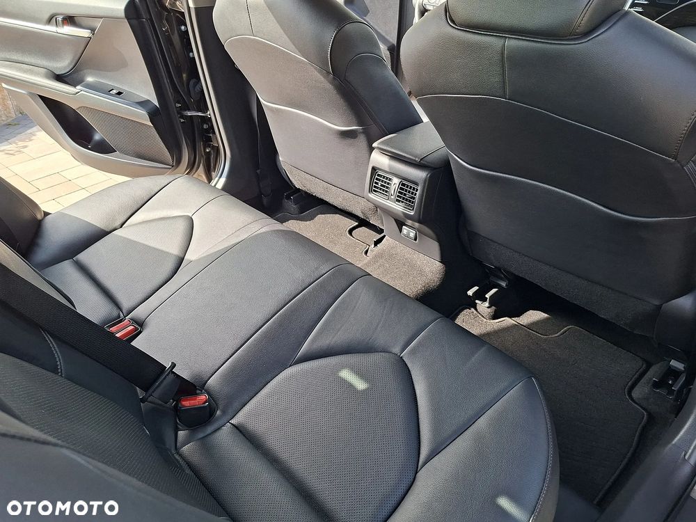 Toyota Camry - 19