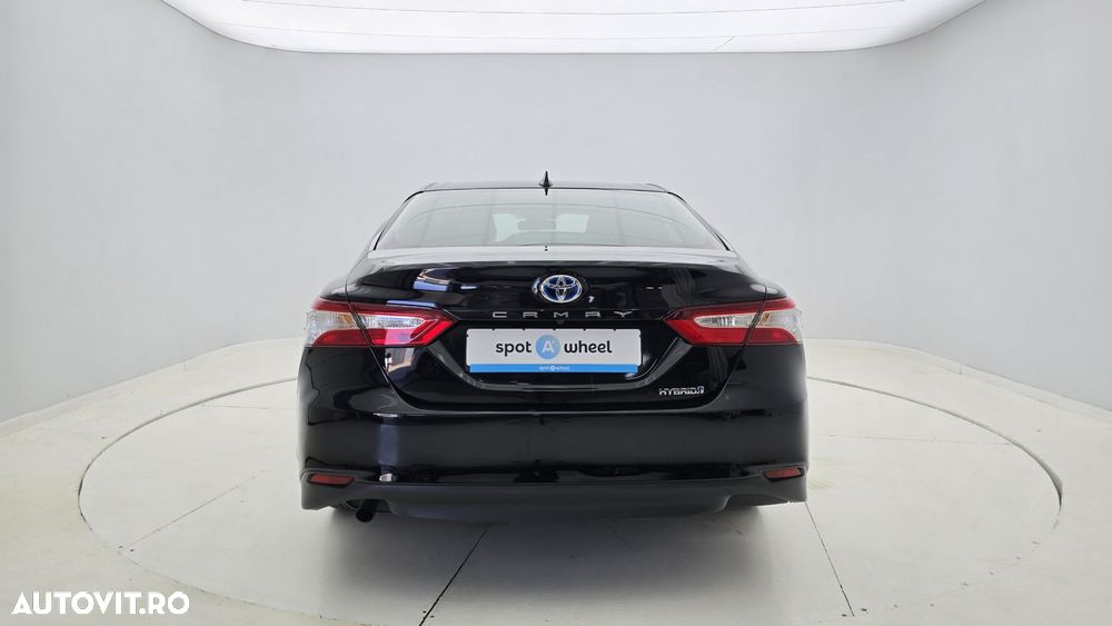 Toyota Camry - 7