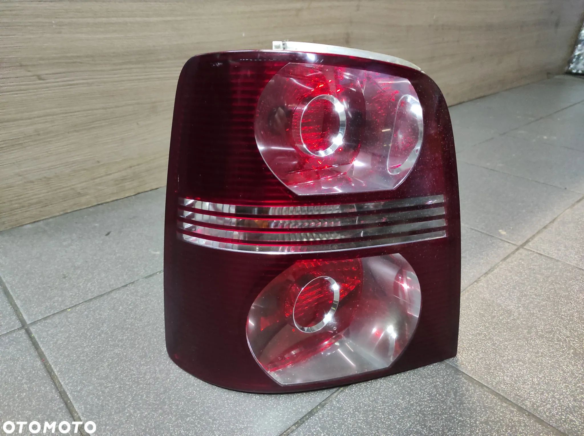 LAMPA TYŁ TYLNA VW TOURAN LIFT 1T0 07-10R  LEWA OE WYSYŁKA !!!!! - 1