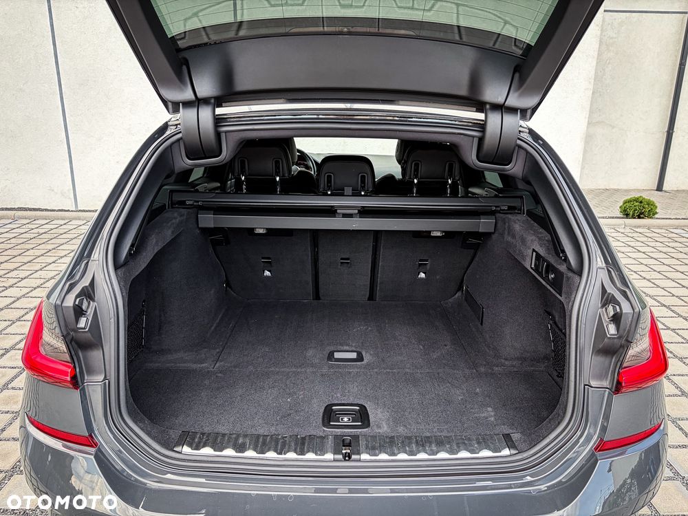 BMW Seria 3 320d Edition M Sport Shadow - 13