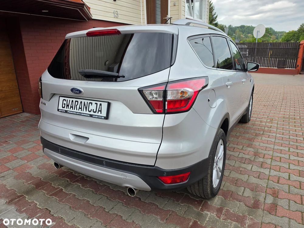 Ford Kuga 2.0 TDCi 2x4 Titanium - 4