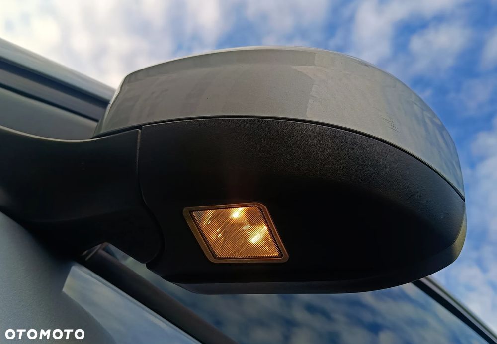 Ford Mondeo 2.0 Ambiente - 33