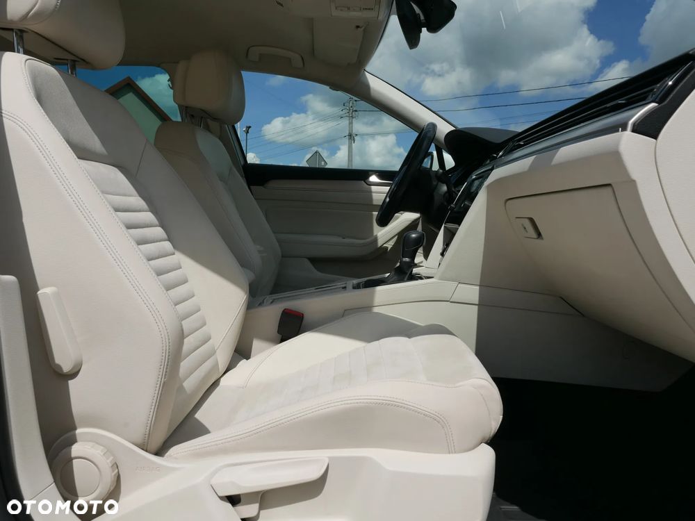 Volkswagen Passat Variant 2.0 TDI SCR DSG Highline - 13