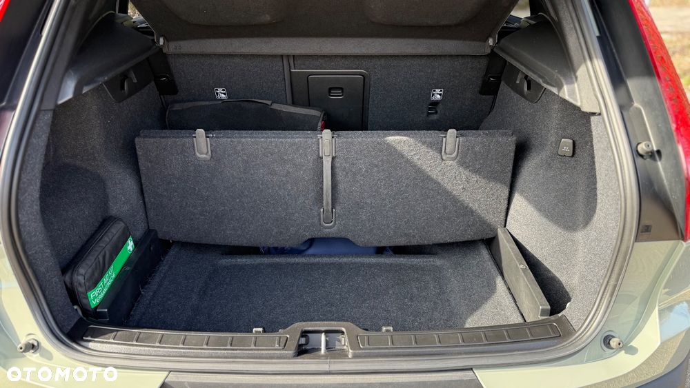 Volvo XC 40 B3 Plus Dark - 27