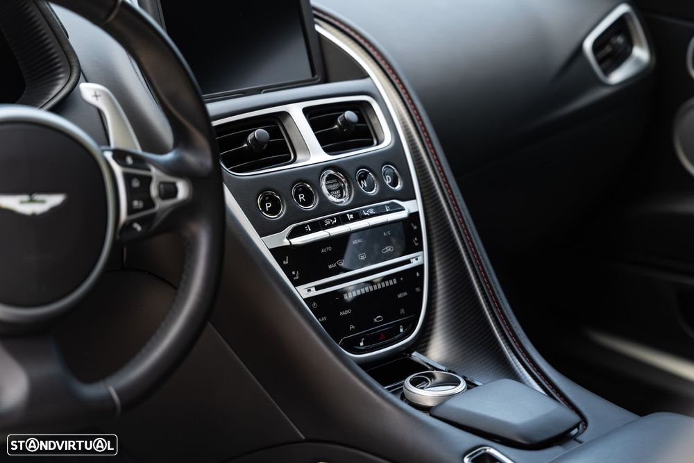 Aston Martin DB11 Coupé V12 AMR - 21