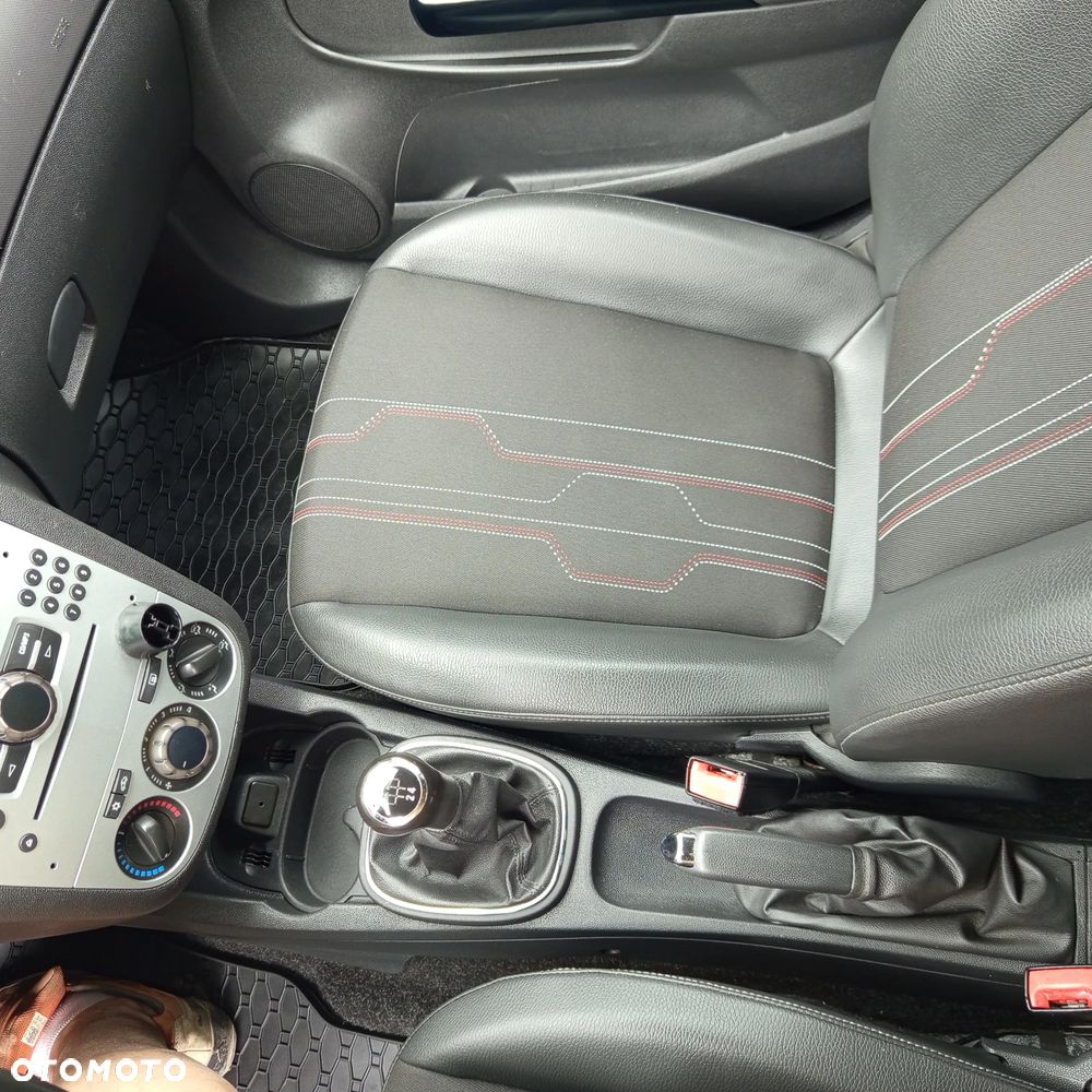 Opel Corsa 1.4 16V 150 Jahre - 13