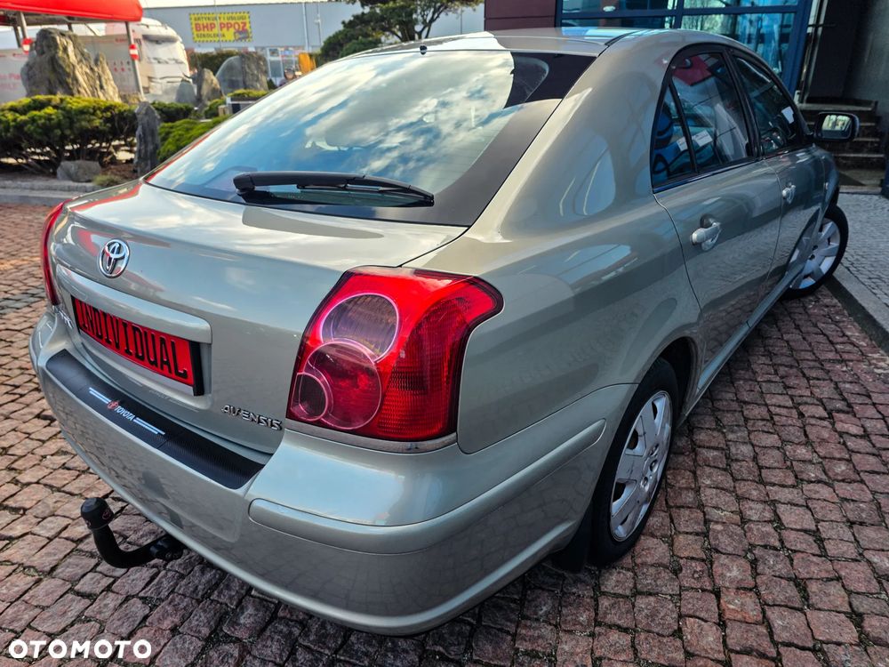 Toyota Avensis - 1