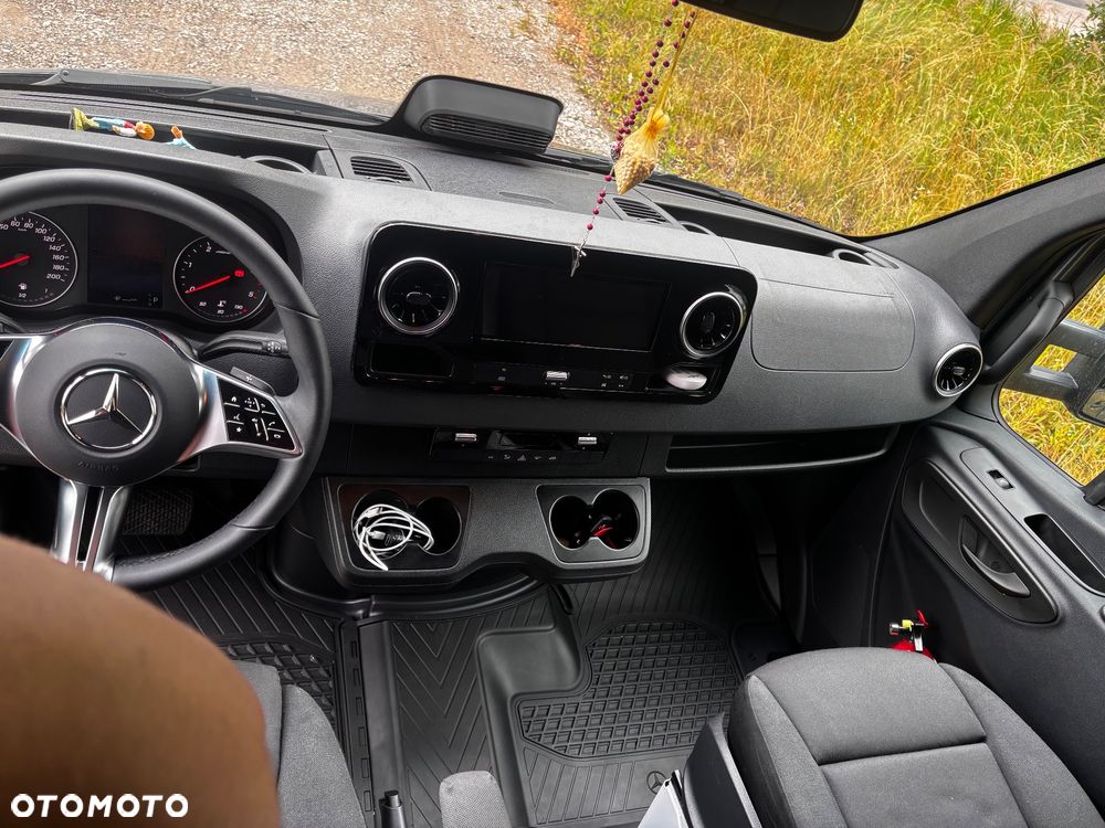 Mercedes-Benz Sprinter - 13