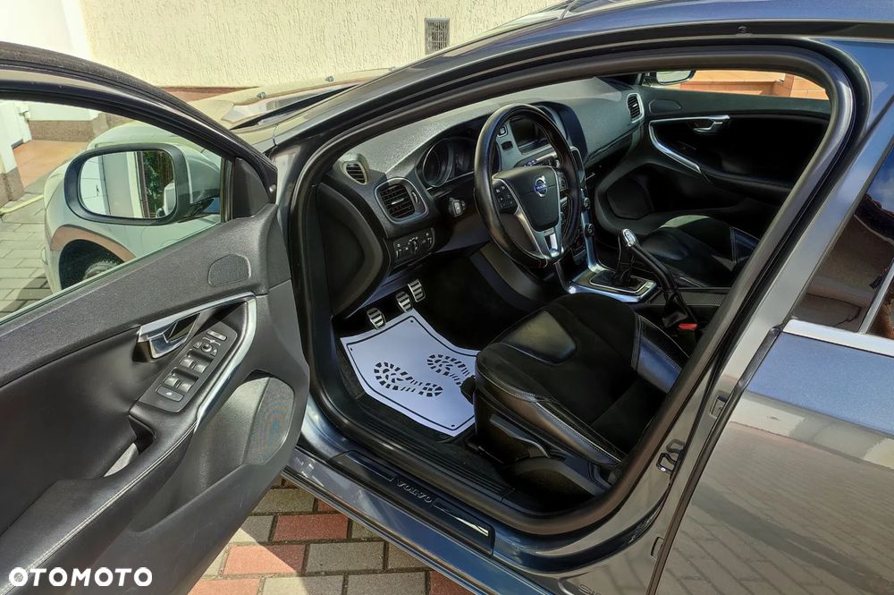 Volvo V40 T2 R-Design Momentum - 21