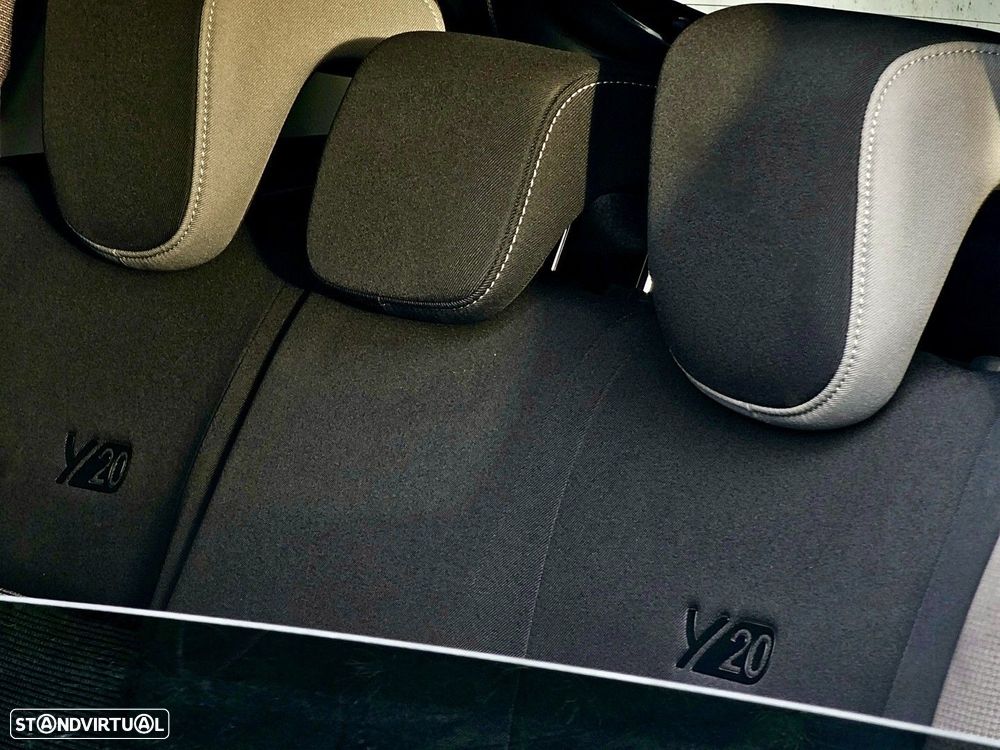 Toyota Yaris 1.5 HSD 20 Anos - 12