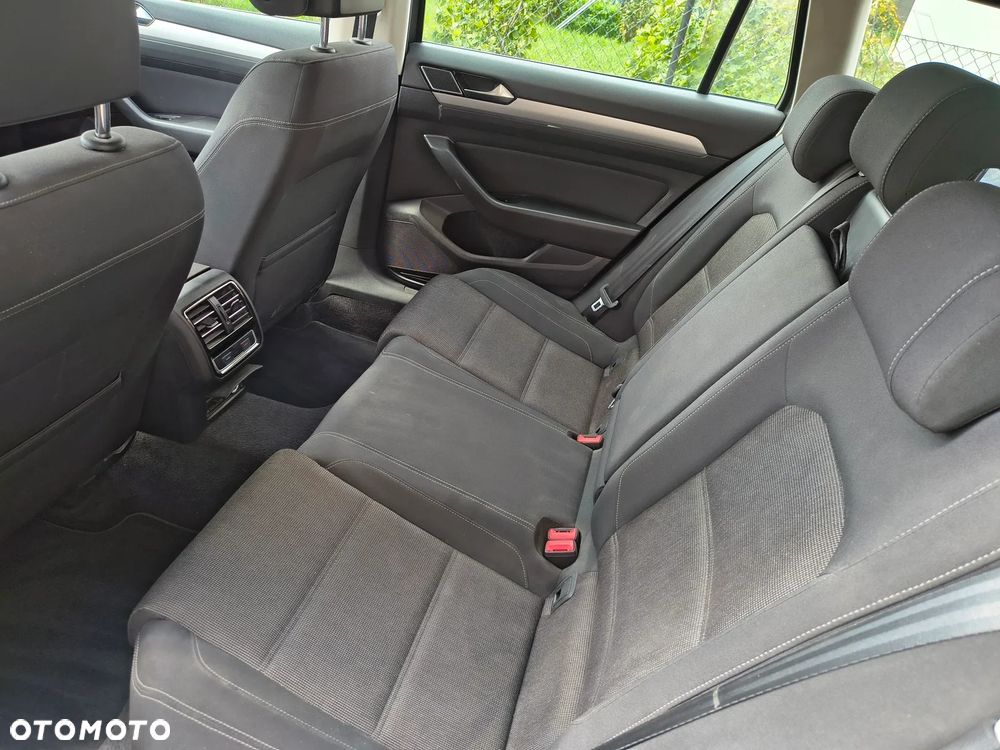 Volkswagen Passat Variant - 21