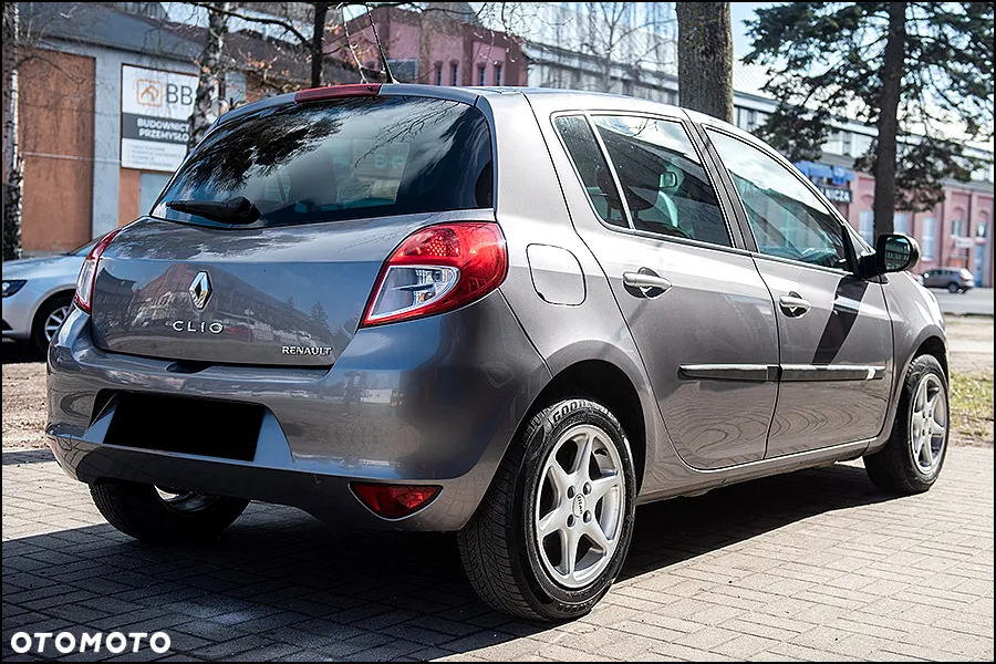 Renault Clio - 10