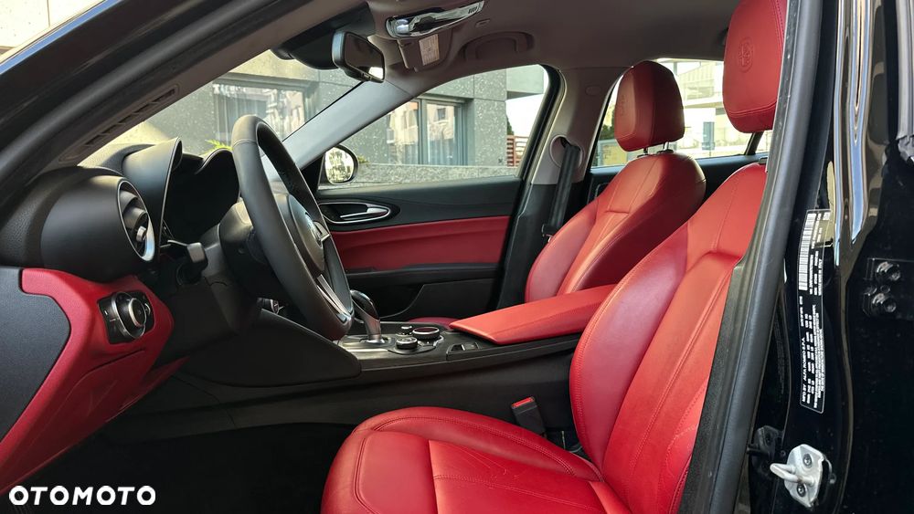 Alfa Romeo Giulia 2.0 Turbo 16V AT8-Q4 Veloce Ti - 26