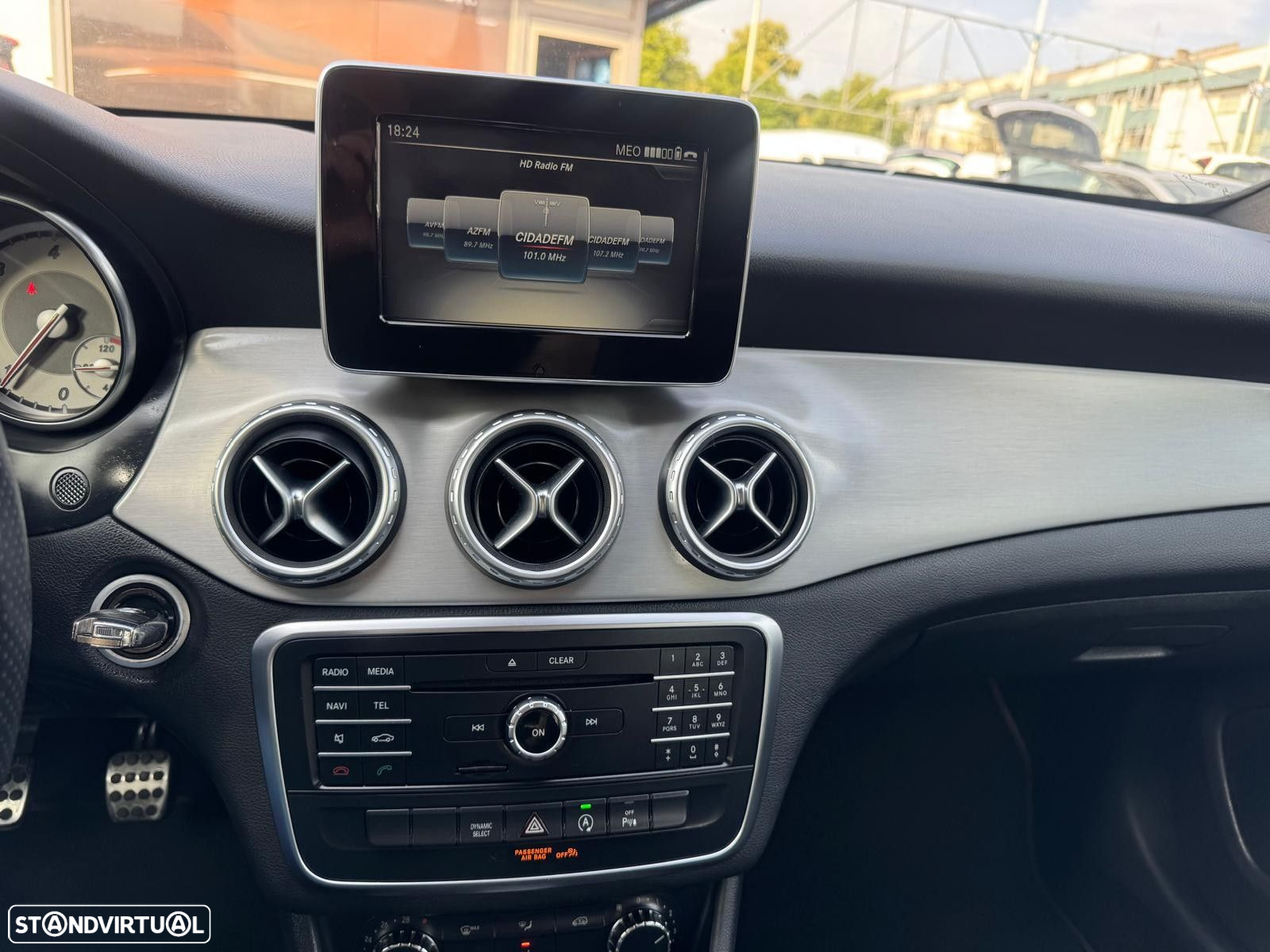 Mercedes-Benz GLA 180 CDi AMG Line - 45