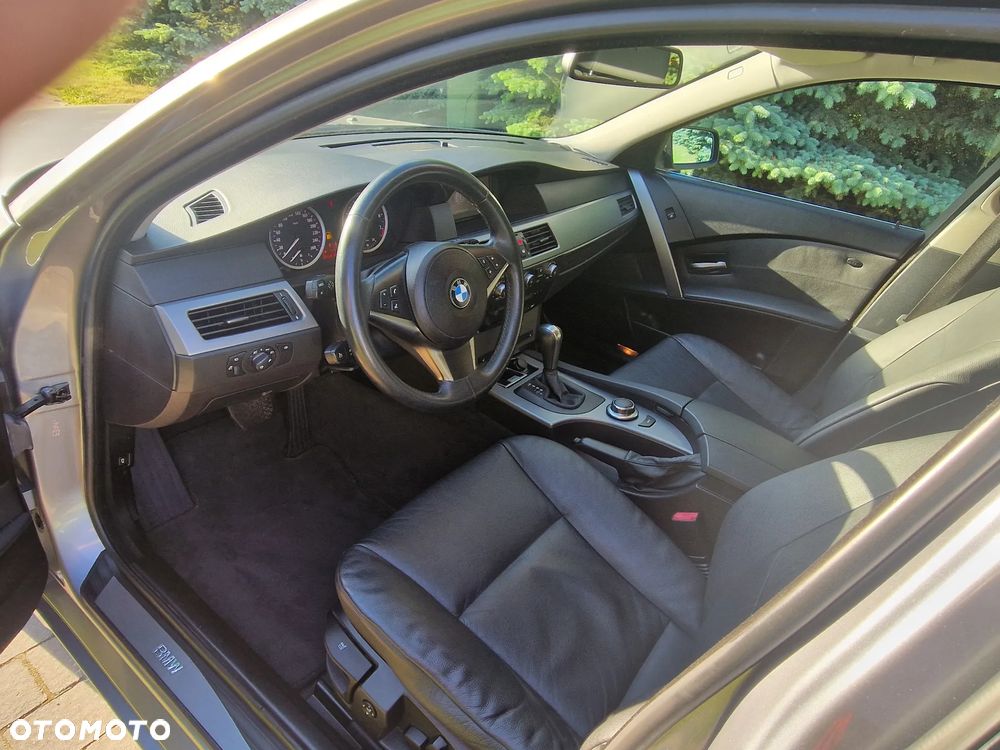 BMW Seria 5 525xi - 18