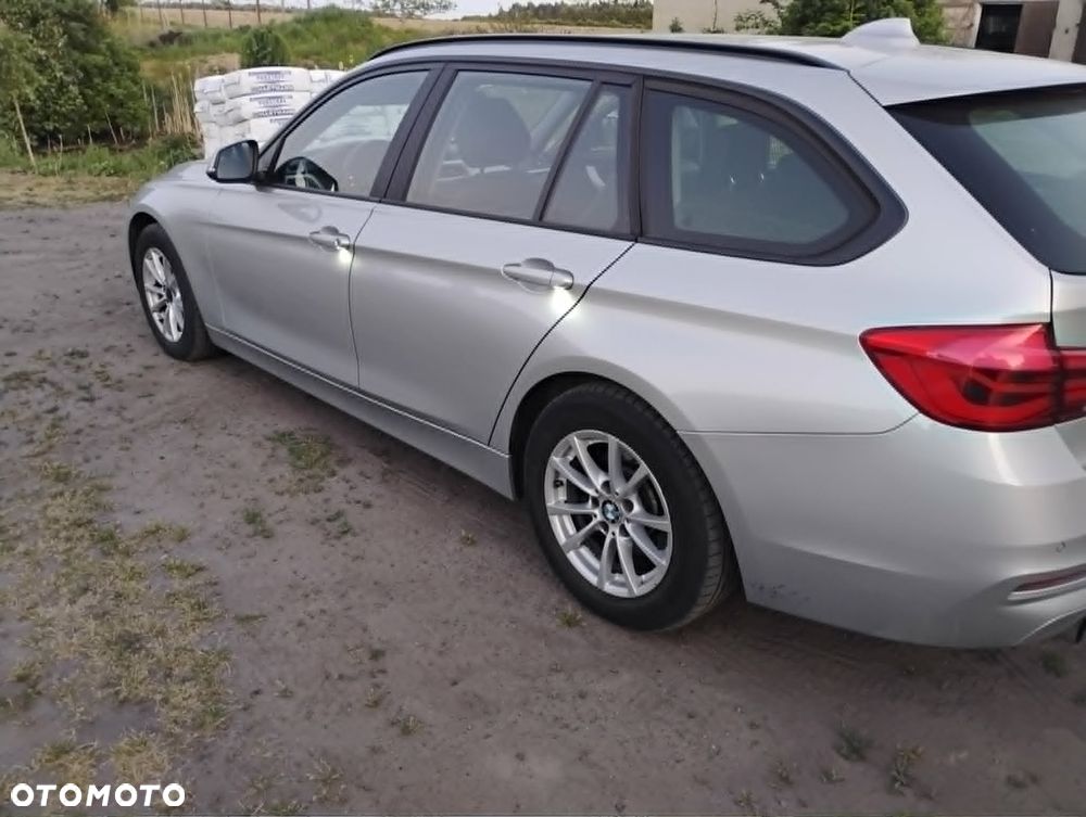 BMW Seria 3 320i xDrive - 18