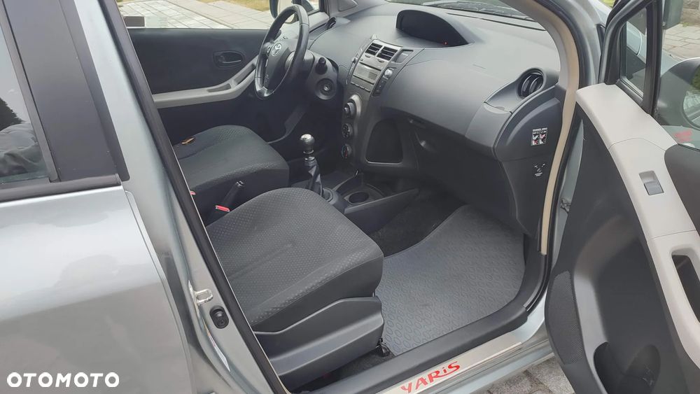 Toyota Yaris - 32