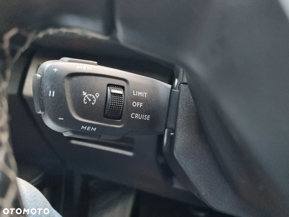 Peugeot 3008 1.6 PureTech Hybrid4 PHEV Allure S&S EAT8 - 28