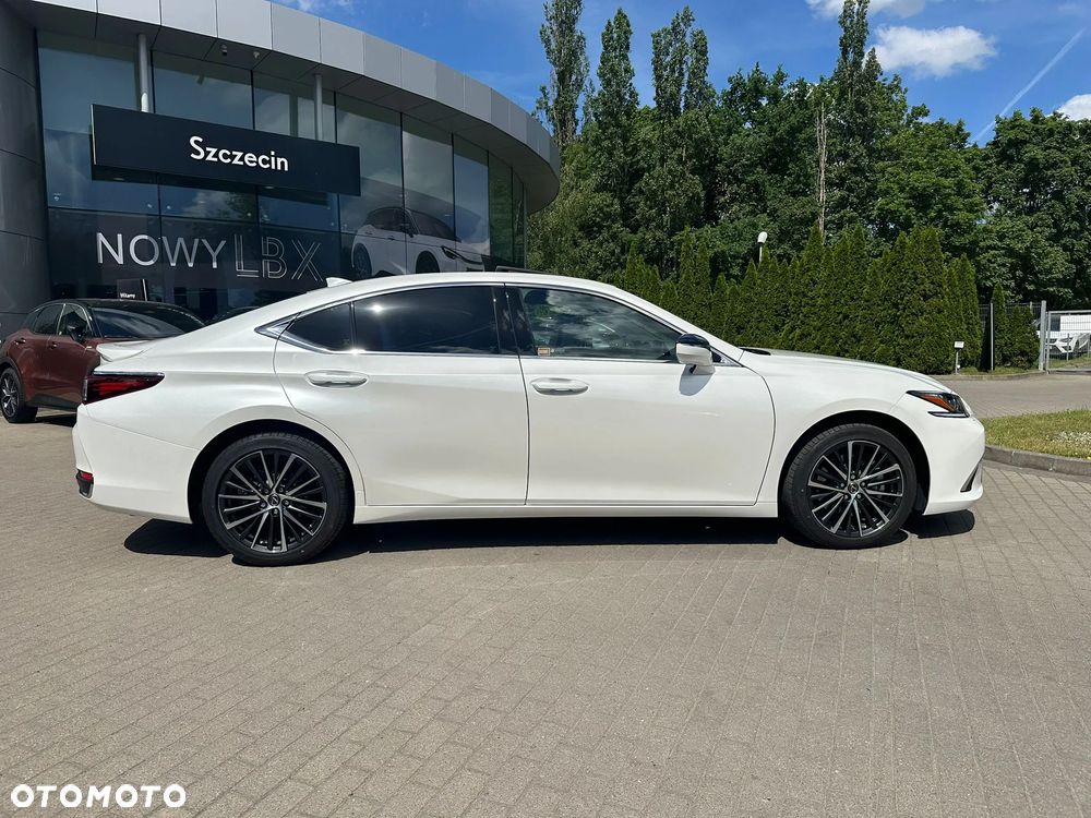 Lexus ES - 3