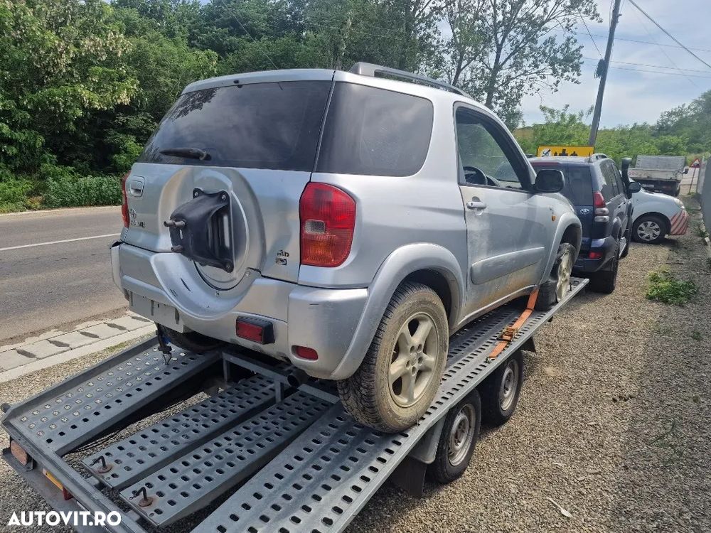 Dezmembrez Toyota Rav 4 2.0 diesel an 2004 2 uși - 2