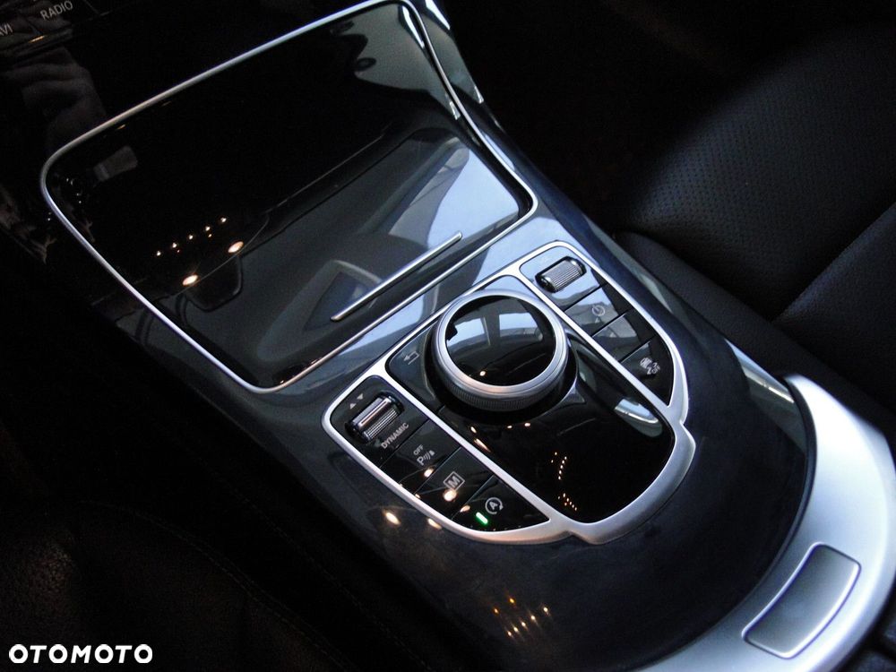 Mercedes-Benz GLC - 32