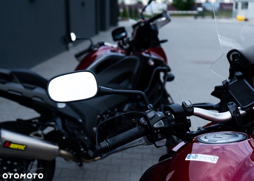 Honda VFR - 16