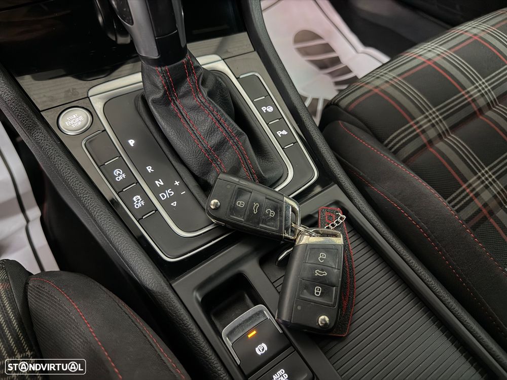 VW Golf GTI 2.0 TSI OPF DSG Performance - 14