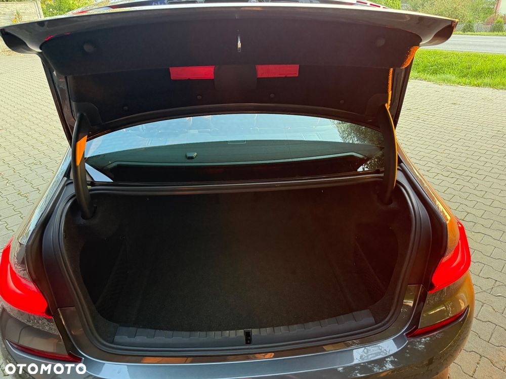 BMW Seria 3 320i M Sport sport - 36