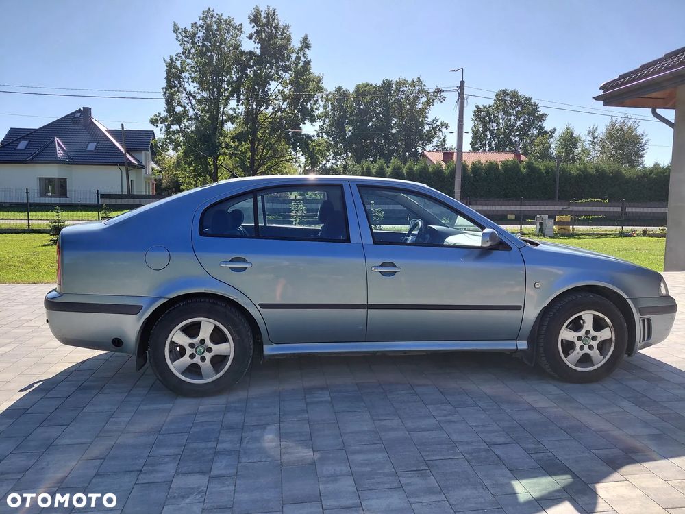 Skoda Octavia 1.6 Ambiente - 2