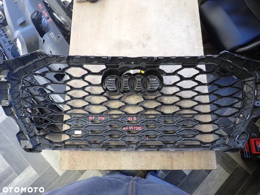 AUDI Q3 II S-LINE GRILL ATRAPA 83F853651 - 3