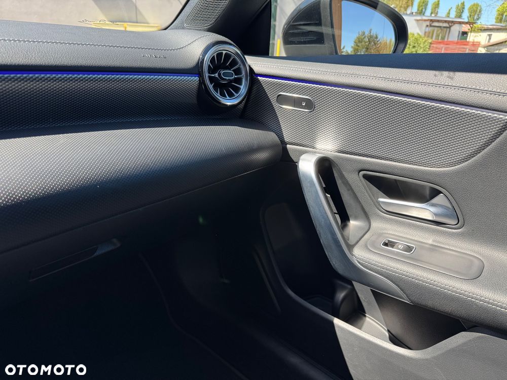 Mercedes-Benz CLA 180 7G-DCT Progressive - 12