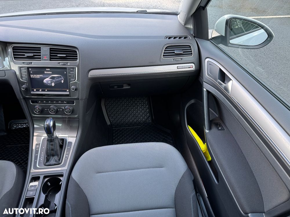 Volkswagen e-Golf - 10