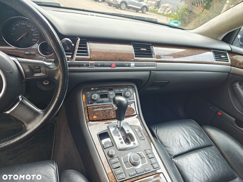 Audi A8 4.2 Quattro - 12