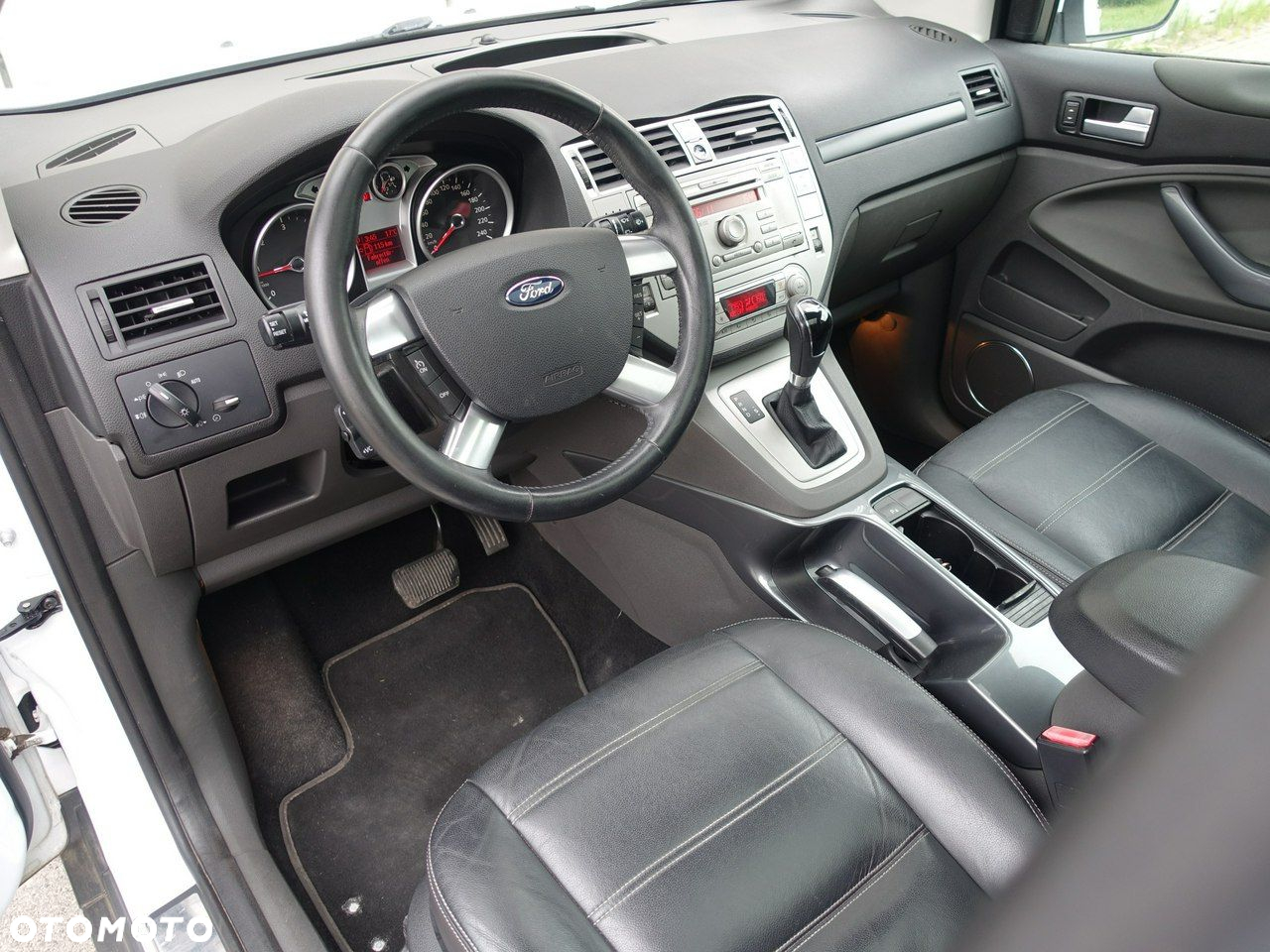 Ford Kuga - 12