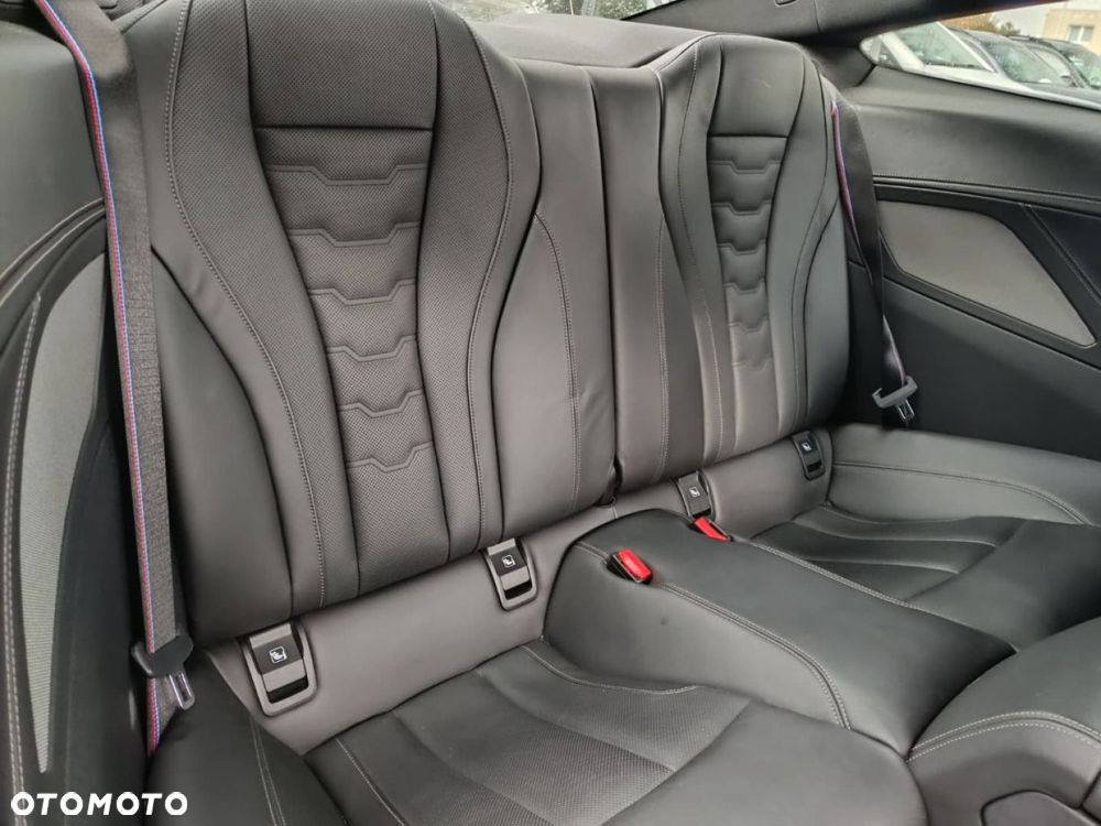 BMW Seria 8 - 23