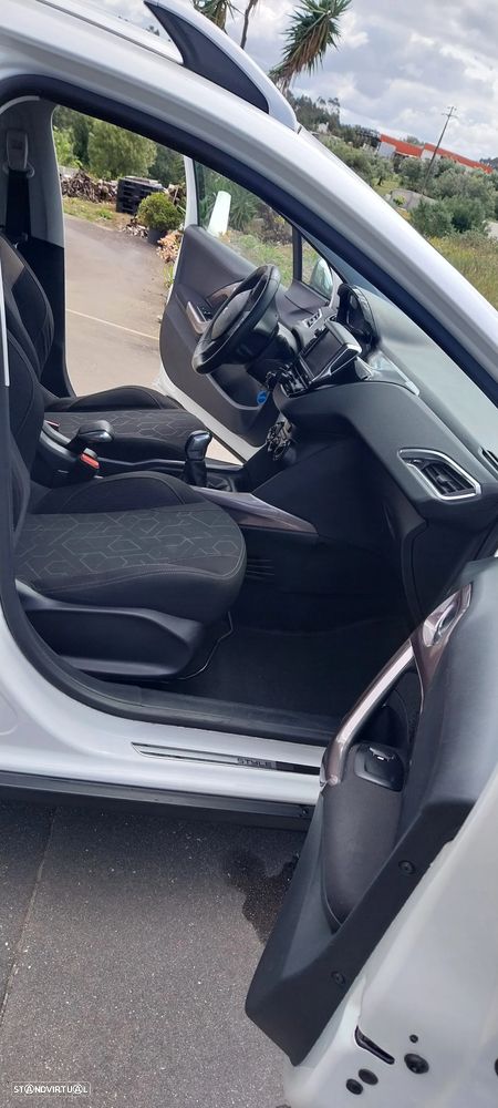 Peugeot 2008 1.6 BlueHDi Style - 4