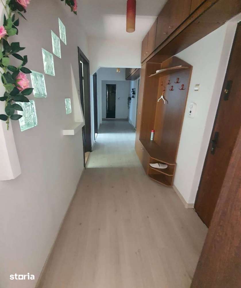 Apartament 3 camere in B-dul Garii, decomandat, 2 bai, balcon, beci! — fotografia 1